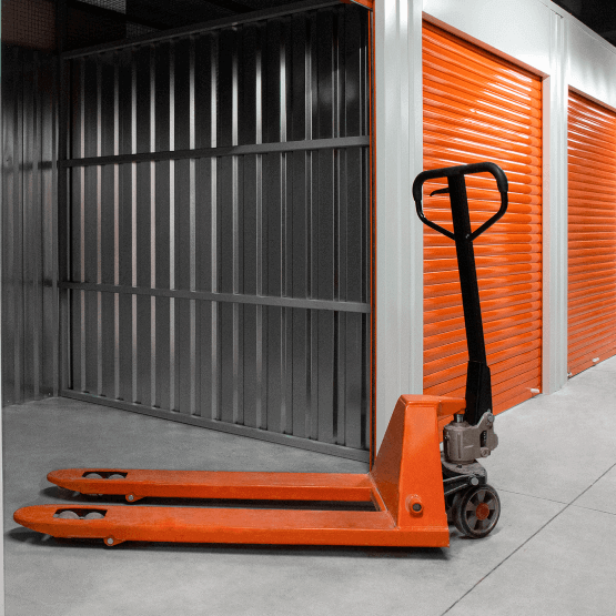 Зона разгрузки вещей на складе